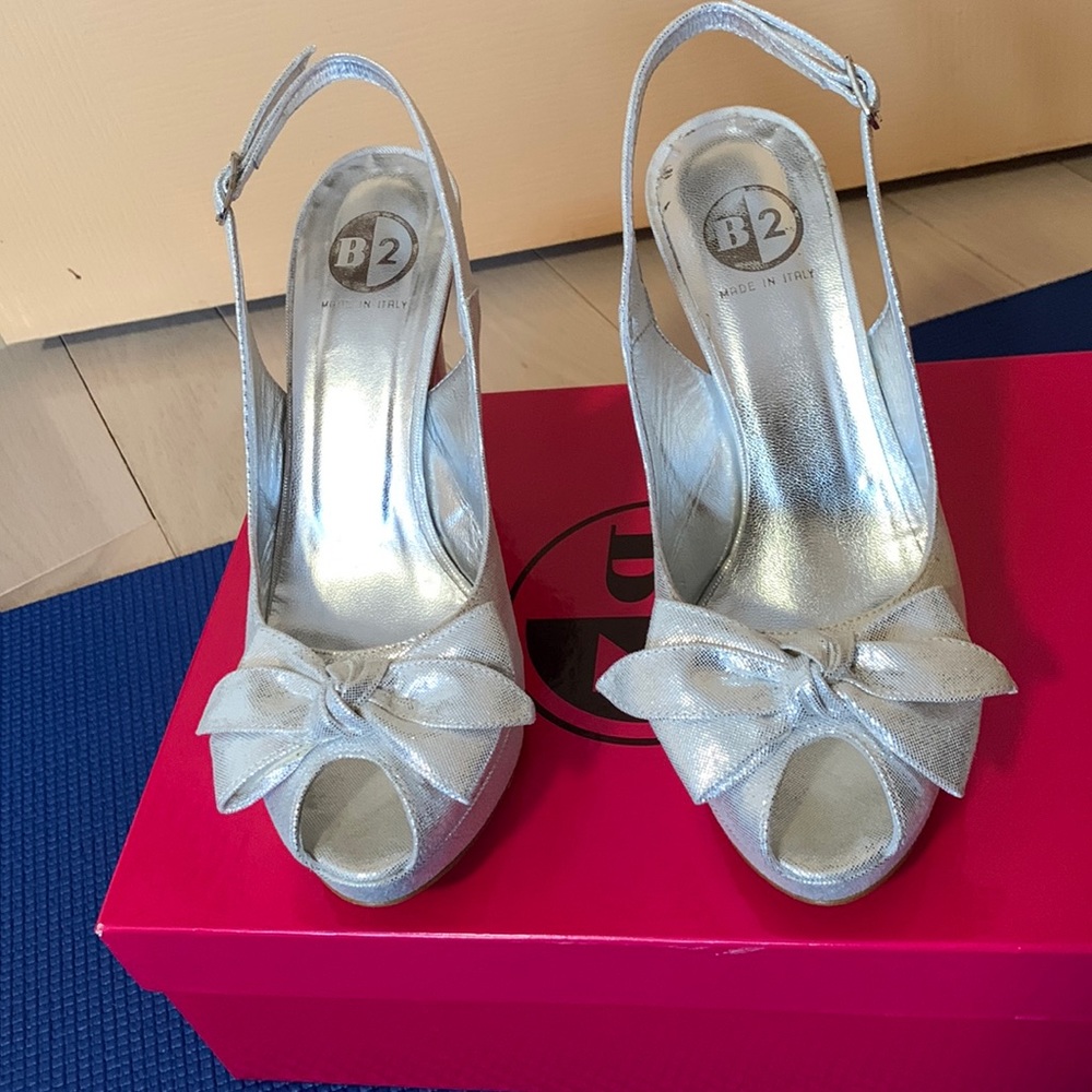 Beautiful dressy high heel shoes. Perfect for prom!